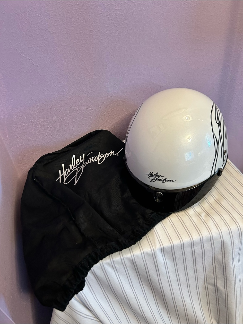 Harley-Davidson White & Black Open-Face Helmet w/carry bag  Size XS - BRAND NEW